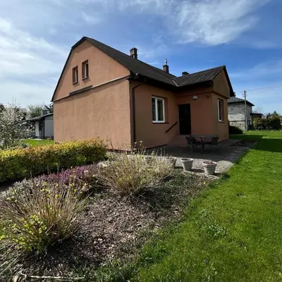 a small house with a patio in a yard at Pogodny Dom in Włosienica
