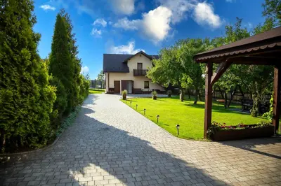 a driveway leading to a house with a pavilion at Jurajska47 in Wola Kalinowska
