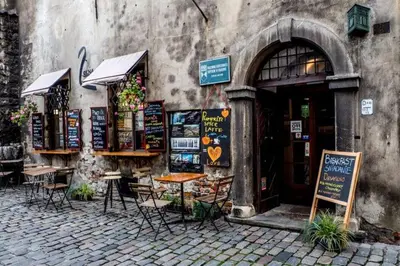 a restaurant with tables and chairs outside of a building at Ekskluzywny apartament w centrum, Balkon in Kraków