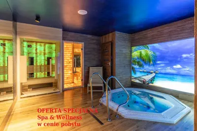 a room with a jacuzzi tub with a view of the ocean at Margerita in Modlnica