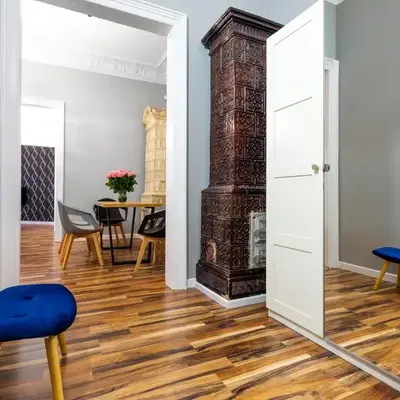 CracWoW Old Town Apartment